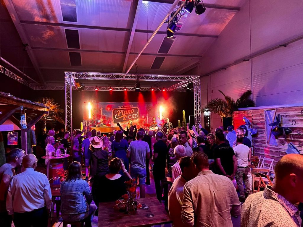 𝟐𝟓-𝐣𝐚𝐫𝐢𝐠 𝐡𝐮𝐰𝐞𝐥𝐢𝐣𝐤𝐬𝐟𝐞𝐞𝐬𝐭 𝐯𝐚𝐧 𝐏𝐢𝐞𝐭 𝐞𝐧 𝐏𝐚𝐮𝐥𝐚